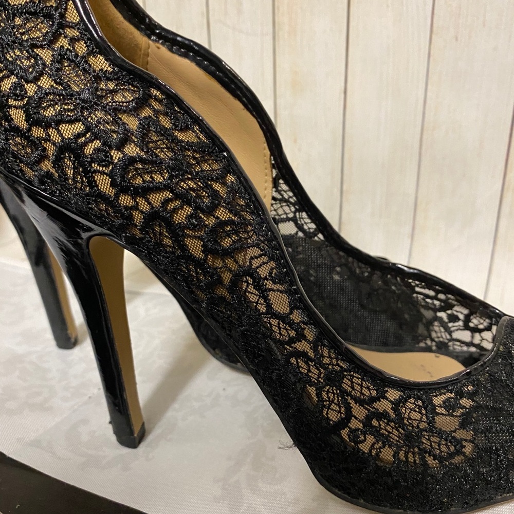 Black Lace Heels!